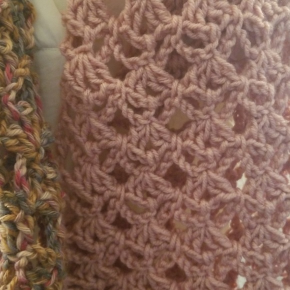 Handmade versatile infinity scarf - Picture 2 of 7